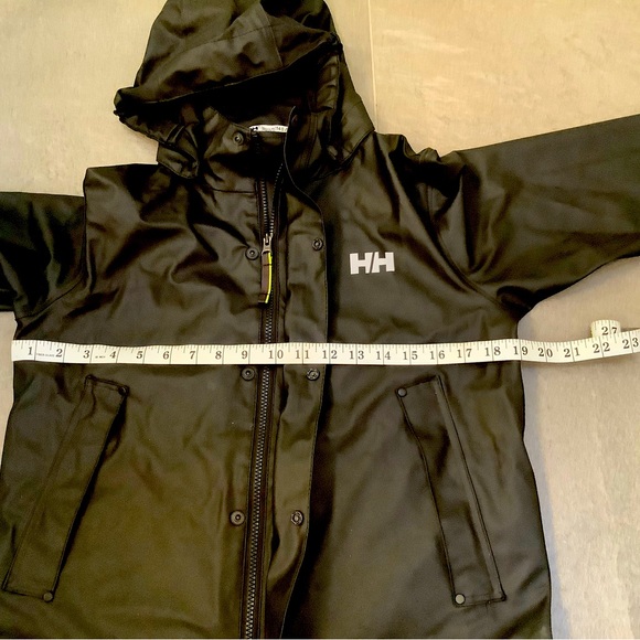 Helly Hansen Black Raincoat (10) - Picture 3 of 7